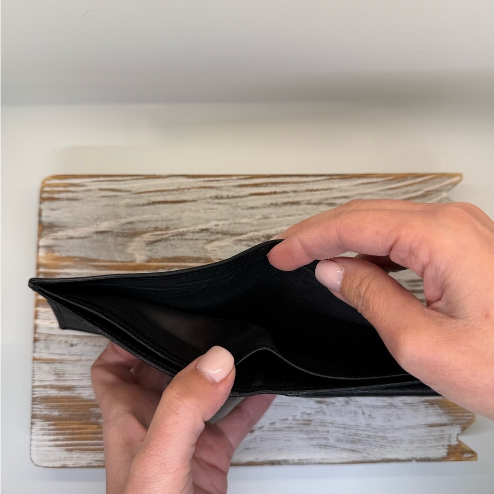 Gucci Black Leather G wallet. Giftable. So clean. - Picture 6 of 12